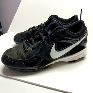 Nike MVP Keystone Kid’s Baseball Cleats, Size 3.5Y, Black/White